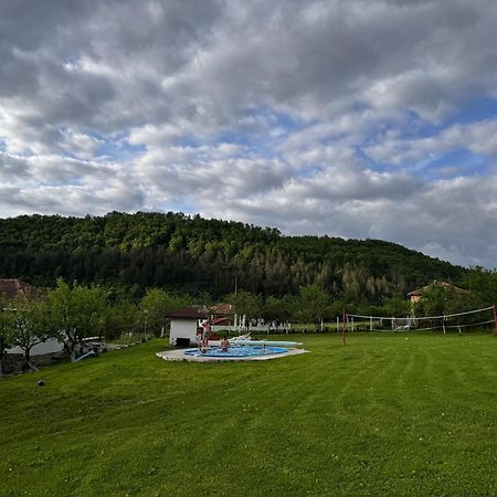 Guest House By The River Stevrek Exterior photo